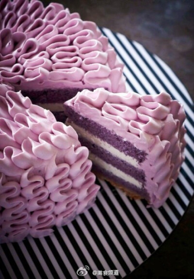 紫薯味蛋糕，美味又健康～ 最好能有个食谱。。。