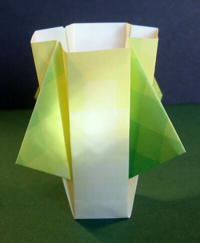 手工DIY折纸花瓶实拍制作教程