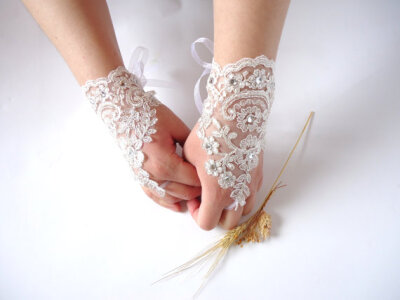 Wedding Gloves, Sparkles Stones, Lace Wedding Accessory, Bridal accessory, Fingerless Gloves, Ivory,