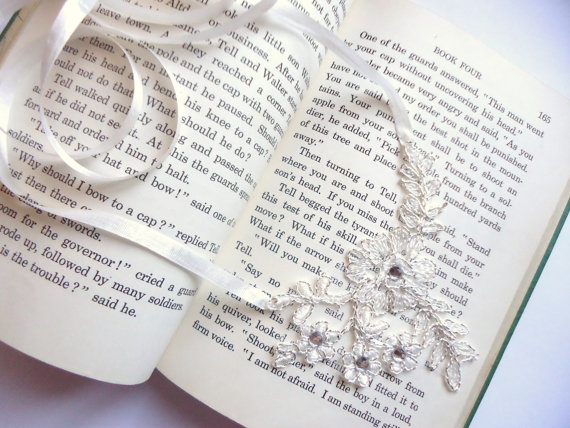 Bridal ivory lace necklace, Sparkling stones, Bridal Accessories