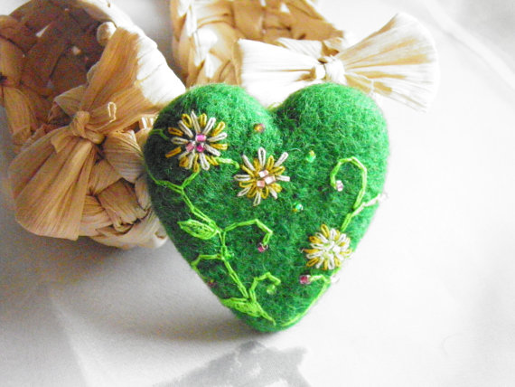 Needle Felted Heart / Valentine&#39;s Day Brooch/ felted heart ornaments / rustic/ Love gift /home decor / Seventh Wedding Anniversary 7th