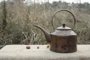 老茶馆的味道，老铜壶。