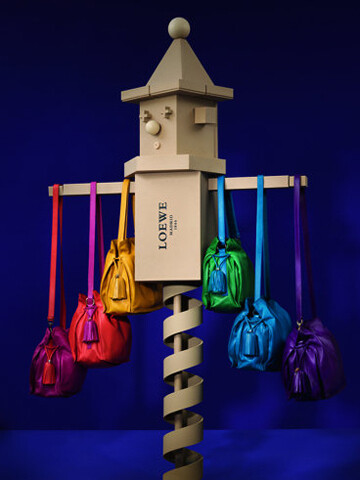 Loewe 构筑冬季圣诞动画橱窗