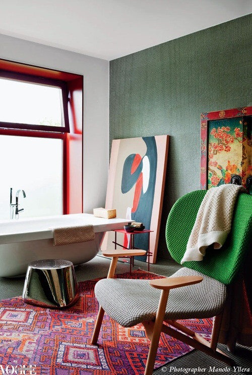 Spanish designer Patricia Urquiola designed this bathroom for her friend Patrizia Moroso of the Moroso furniture family. Photograph by Manolo Yllera.