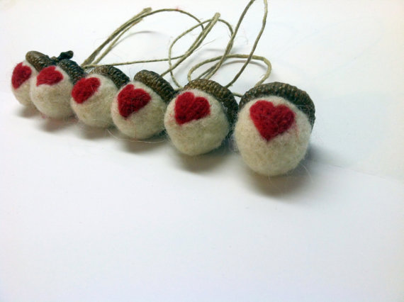 Heart Acorns - Valentine&#39;s Day - wool - Needle Felted