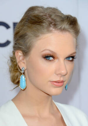 Taylor Swift 2013 PCA‘s