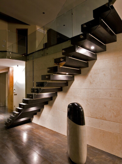 温暖 楼梯 宜家图片来自龙发装饰小爽在99款超赞楼梯设计的分享