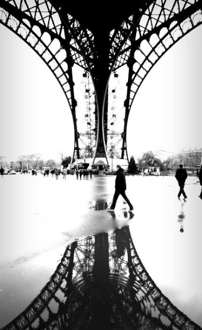 Eiffel reflection