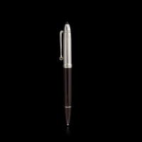 Gucci. Stylo à bille argent et palissandre