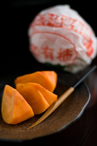 Japanese Persimmon and its Package Paper｜柿