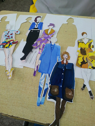 有种走T台的感觉