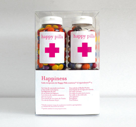 Happy pills－糖果是你最好的疗伤药 头疼要吃止疼药，失眠要吃安眠药，如果不开心要吃什么药？一间名为Happy Pills的小店被夹在巴塞罗纳繁华街道上的一条缝隙里，用红色十字LOGO宣扬自己出售让人快乐的疗伤药。 事实上，这是一间糖果店，红红绿绿的糖果都被塞进药瓶子模样的玻璃罐里，贴上十字标签。店内没有医生，没有护士，也没有店员，快乐自取，Cure it yourself!