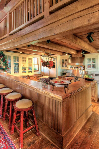 love this rustic country kitchen!