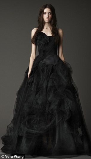 Vera Wang 黑色婚纱。