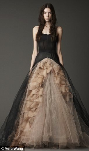 Vera Wang 哥特式黑色婚纱。
