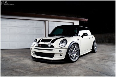 Mini Cooper S on HRE Wheel 1