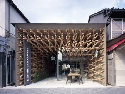 隈研吾（Kengo Kuma）为福冈一家星巴克做的店铺设计