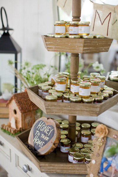 * *婚 ．．·°、