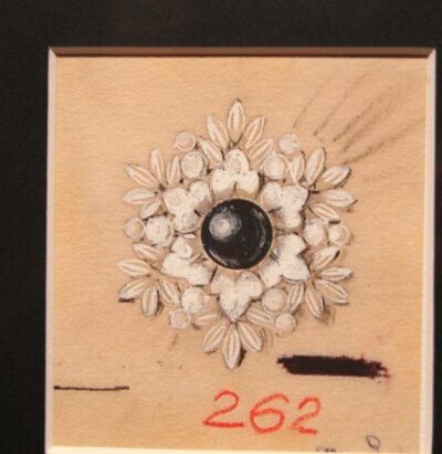 20套罕见宝格丽Bulgari珠宝首饰设计手稿-这款花型的首饰有点不像宝格丽Bulgari的一贯奢华的设计风格，清新淡雅。
