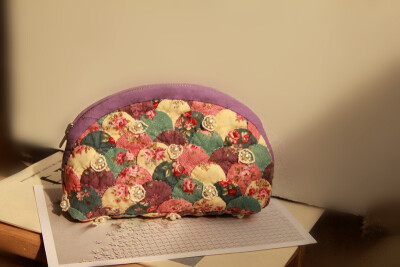 你知道这里面有多少个小圆吗？有耐心的亲可以数下哟~！ 都是3CM大小的小圆片~！ 不多说了，上图片了~~ 喜欢的朋友可以到http://shop69250531.taobao.com/shop/view_shop.htm?spm=686.1000925.0.165.CzGRJX&mytmen…