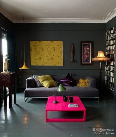 简约风格：杰玛·埃亨暗色简约公寓设计