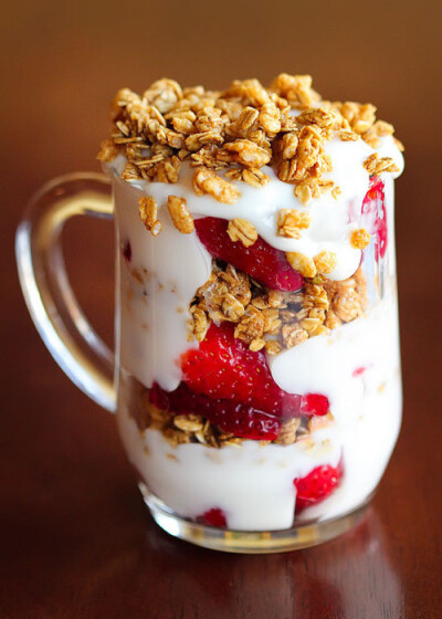 【美食】————Fruit and yogurt granola parfait. Yum!