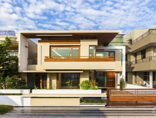 双庭院房屋/Charged Voids Twin Courtyard House / Charged Voids