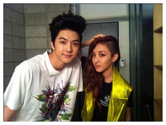 Thunder likes Dara's hairstyle!