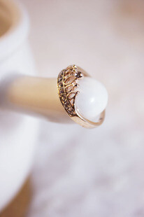 【联合格】韩国正品直送/金色唯美皇冠镶锆石小戒指/指环/饰品http://item.taobao.com/item.htm?id=16266793135&ali_trackid=2:mm_28757764_0_0,5103388736f5e:1359165641_410_1365408016&spm=2014.12425299.1.0