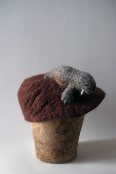 kreuzzz作品-Walrus Beret - OOAK wearable art hat