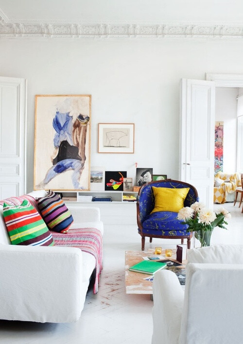 12 White Rooms with Pops of Color: Swedish magazine Sköna Hem