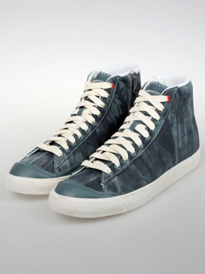 NIKE BLAZER MID 运动鞋