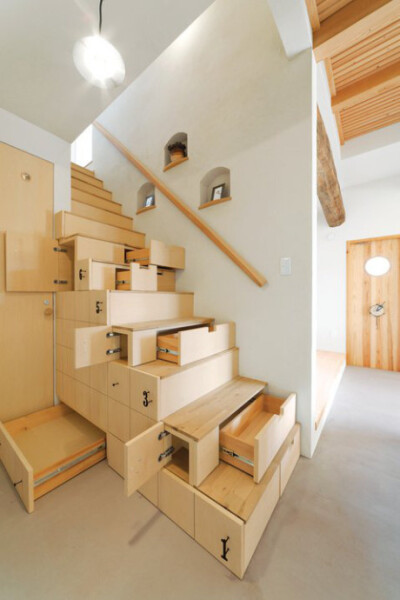 小空间，大创意，是楼梯，是收纳、也是亮点