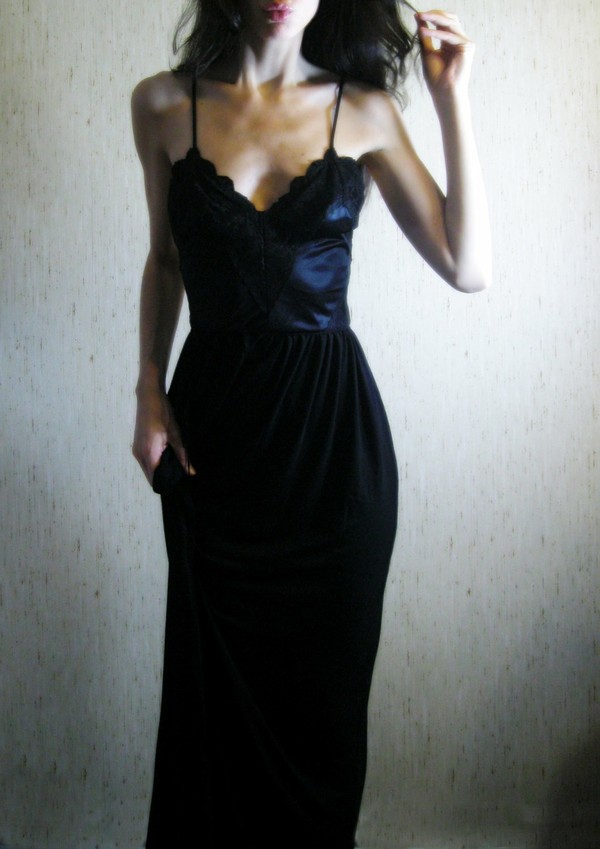 近年的最著名tuo yi舞娘Dita Von Tees和LV的代言人Scarlett Johansson都是古董衫迷。