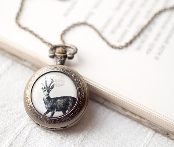 Deer Pocket Watch necklace - Holiday jewelry (收集自BeautySpot的Etsy店)