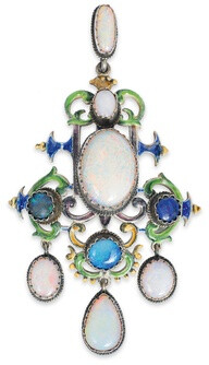 An opal pendant Silver. Pendant made in Renaissance style. With enamel, 6 opals and probably 3 opal-tripletts.