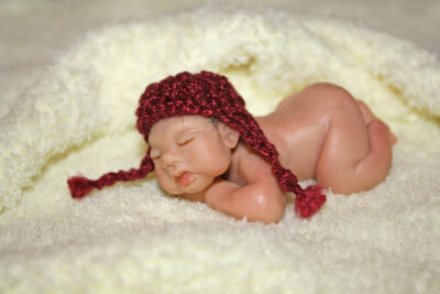 OOAK Polymer Clay Newborn Baby Boy in a Hat(收集自DarlM的Etsy店)