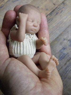 ooak minibaby, pure sculpt, geboetseerd, polymer clay(收集自elianneschoneveld的Etsy店)