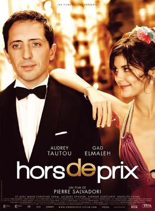 真爱无价 Hors de prix 艾琳（奥黛丽·塔图 Audrey Tautou 饰）的梦想是结交很多的富家子弟，让他们成为裙下之臣。五星级酒店就是她的活动场所。这天她来到高级饭店，投入有钱佬雅克的怀抱，却误打误撞认识了酒店服务生让（加德·艾尔马莱 Gad Elmaleh 饰）。艾琳以为让是一个富家子弟，纵情诱惑，二人一夜浪漫后，艾琳才发现让根本不是有钱人，于是愤然离去。 然而让已经深深迷恋上了艾琳，他明白自己没有艾琳要求的身家条件。于是，他重新找了一份工作，并无意中成为了富贵寡妇的玩伴。这时，让重遇了艾琳，艾琳对改变后的让有了改观，二人渐渐成为密友，感情也渐渐升温…… 