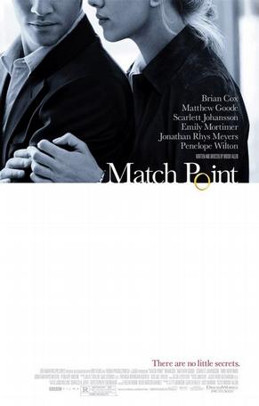 赛末点 Match Point 穷小子威尔顿（乔纳森•莱斯•迈勒斯）为改变自己的命运，从爱尔兰来到伦敦当起网球教练，立誓要凭一身网球绝技混入对该运动情有独钟的上流社会。结识富家公子哥汤姆后，他得到机会，对方的妹妹克罗伊（艾米莉•莫蒂梅尔）对他一见钟情，其后，在对方的父亲的相助下，威尔顿顺利混入上流社会。 正当要与克罗伊谈婚论嫁时，威尔顿邂逅汤姆的女友、来自美国的女演员诺拉（斯嘉丽•约翰逊），后者同样在为进入上流社会做着不懈的努力。相似经历令两人萌生真情，但威尔顿并没为诺拉放弃自己的计划。一切梦想都成真后，威尔顿重遇已与汤姆分手的诺拉，两人旧情复燃，威尔顿开始在她与妻子之间周...