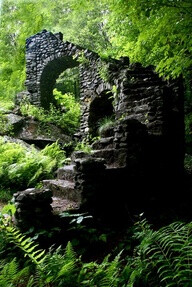 Ruins of 1920s castle built by Madame Sherri in New Hampshire, US