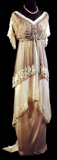 Evening gown. Moscow, Russia 1923. @designerwallace