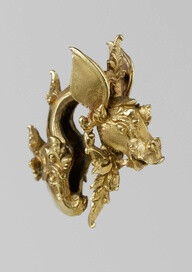 1300 Earring gold, anoniem. Horse shaped jewel. Very fine details. In the Rijksmuseum, Amsterdam.