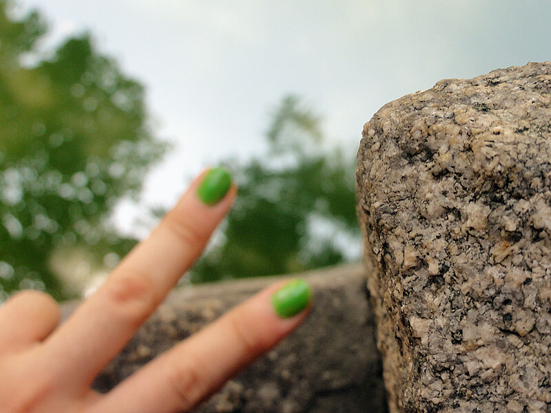 green nail