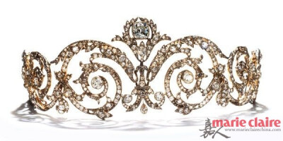 【熊熊】Chaumet羽翼状王冠：由钻石、铂金和蓝色半透明珐琅制作，Joseph Chaumet 1907年作品。现在为私人收藏。 嘉人