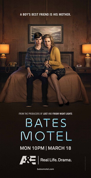 《汽车旅馆惊魂记》(Bates Motel)海报和预告片。该剧由《迷失》主创卡尔顿·库思和青春剧大手凯瑞·依云主创，故事主要围绕着年轻的Norman Bates(弗莱迪·海默饰演)和他的母亲Norma(维拉·法梅加饰演)展开。