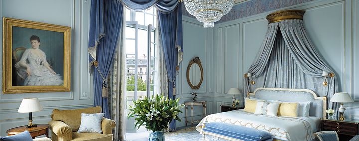 Shangri-La Hotel, Paris酒店距离埃菲尔铁塔和塞纳河均只有600米，其绿意盎然的典雅客房和套房均享有艾菲尔铁塔的浪漫景致。