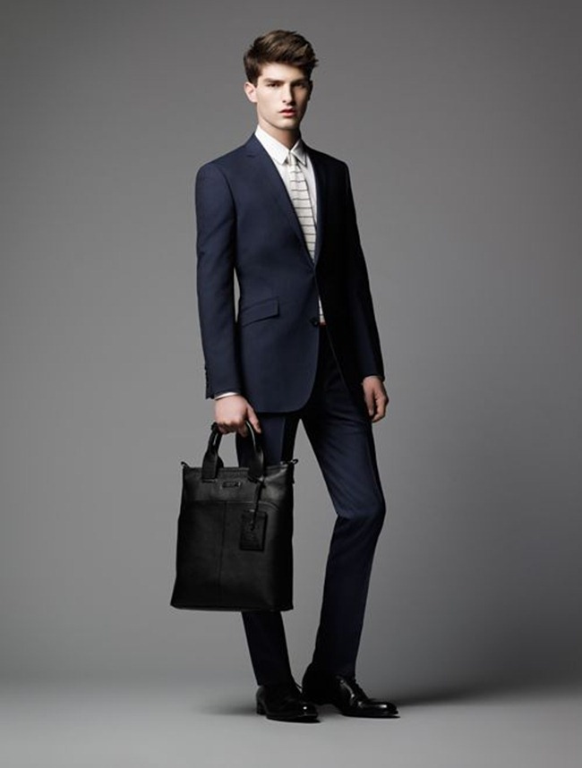 Paolo Anchisi for Burberry Black Label Spring 2013LOOKBOOK models的长相还很重要滴。。