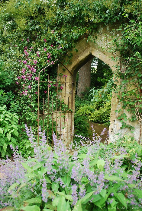 secret garden / Sudeley Castle, Gloucestershire, England