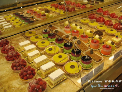 比利时最著名甜点店---Wittamer 比利时全国遍布巧克力店，其中最为著名的要当属位于布鲁塞尔的Wittamer，此店以出售皇家巧克力闻名，比利时菲利普王子的皇家婚礼用的就是这家店制作的巧克力蛋糕。喜欢经典巧克力味道…